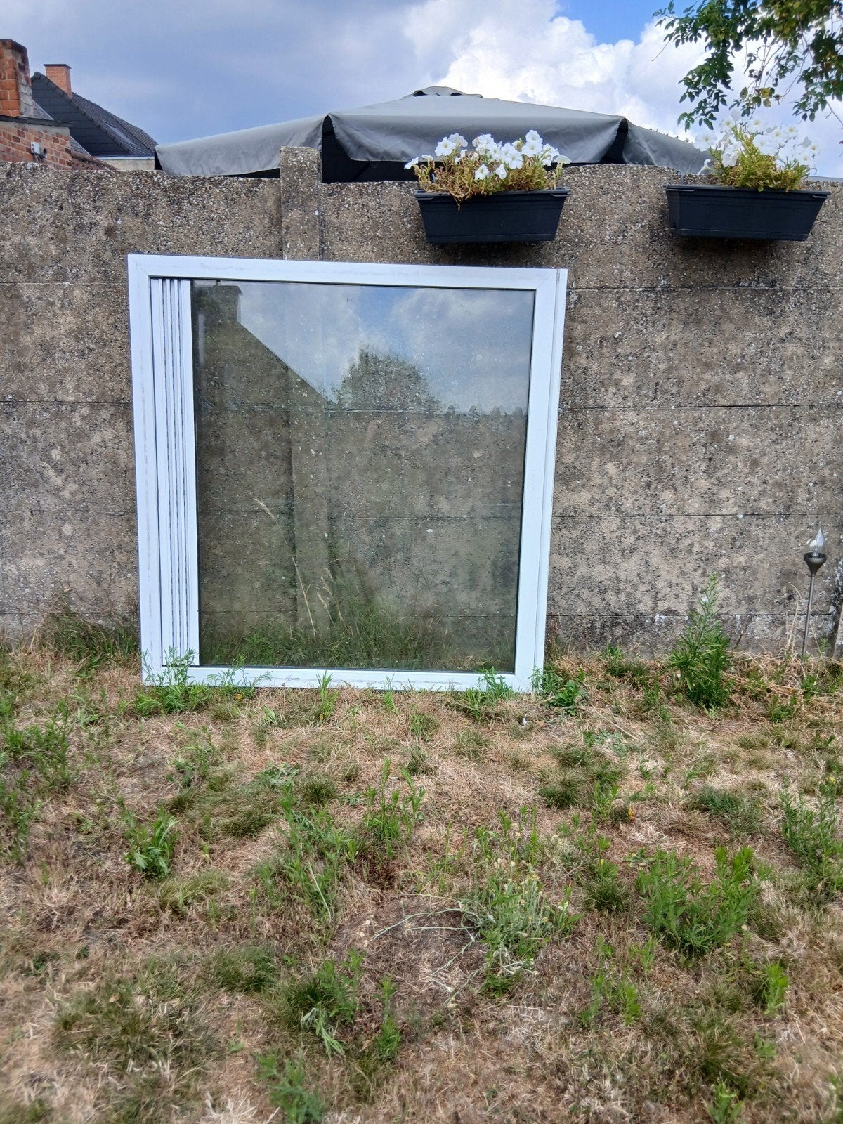 vast raam/venster met rooster, Doe-het-zelf en Bouw, Ophalen