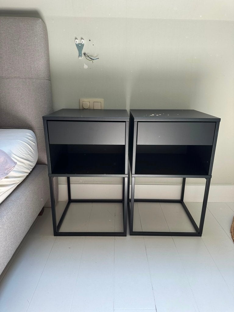 2x IKEA VIKHAMMER nachtkastjes zwart – set van 2, Huis en Inrichting, Kasten | Ladekasten, 1 of 2 laden, Ophalen, Gebruikt