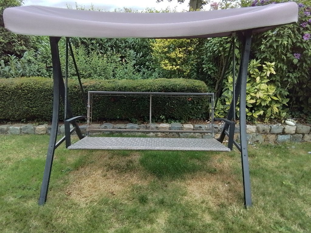 Tuinschommel met luifel, Ophalen, Gebruikt