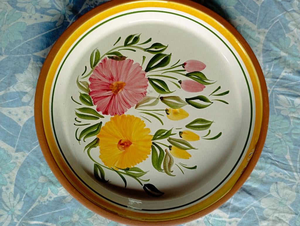 Assiette en céramique vernissée, Enlèvement