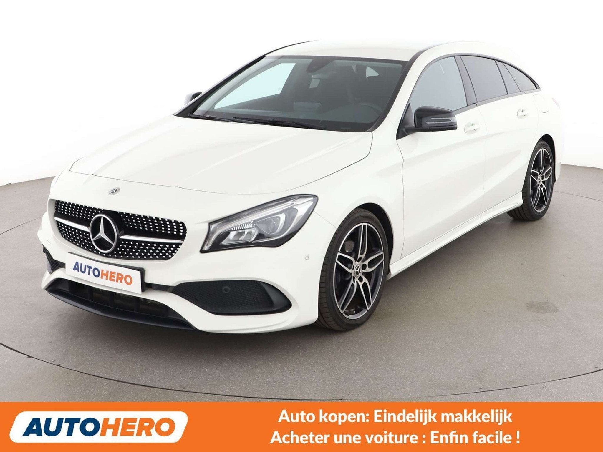 Mercedes-Benz CLA-Klasse 180 CLA 180 Shooting Brake AMG Line, Auto's, CLA, 122 pk, Zwart, Wit
