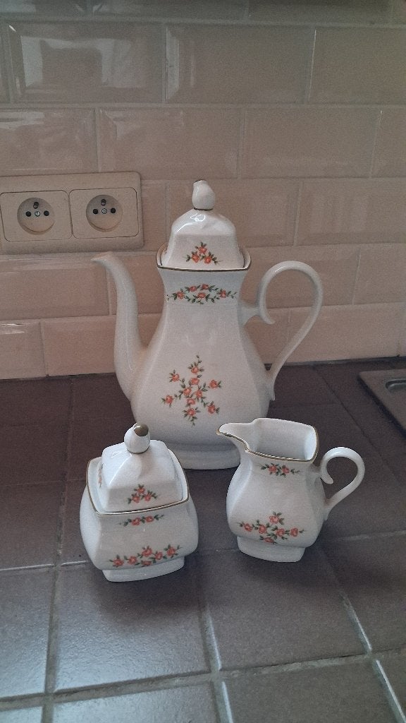 Theepot en ander 5, Enlèvement, Théière