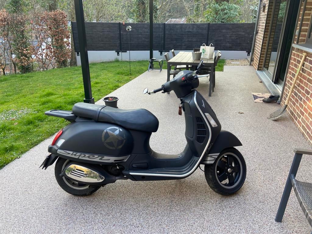 Vespa 125 cc 8900km noir, Fietsen en Brommers, Scooters | Vespa, Ophalen, Vespa S, Zo goed als nieuw