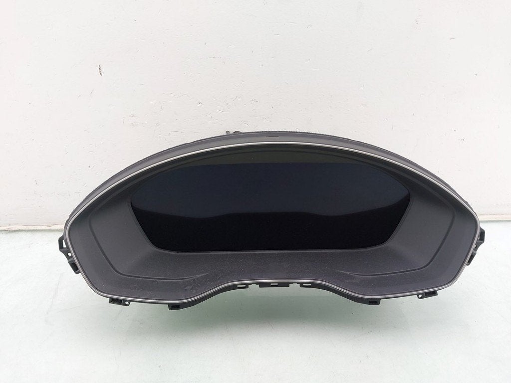 COCKPIT A5 Sportback (F5A / F5F) (|8W5920790L|80A920790J|), Robert Bosch AG, Gebruikt, Audi, Robert-Bosch-Allee 1
74232  Abstatt, DE