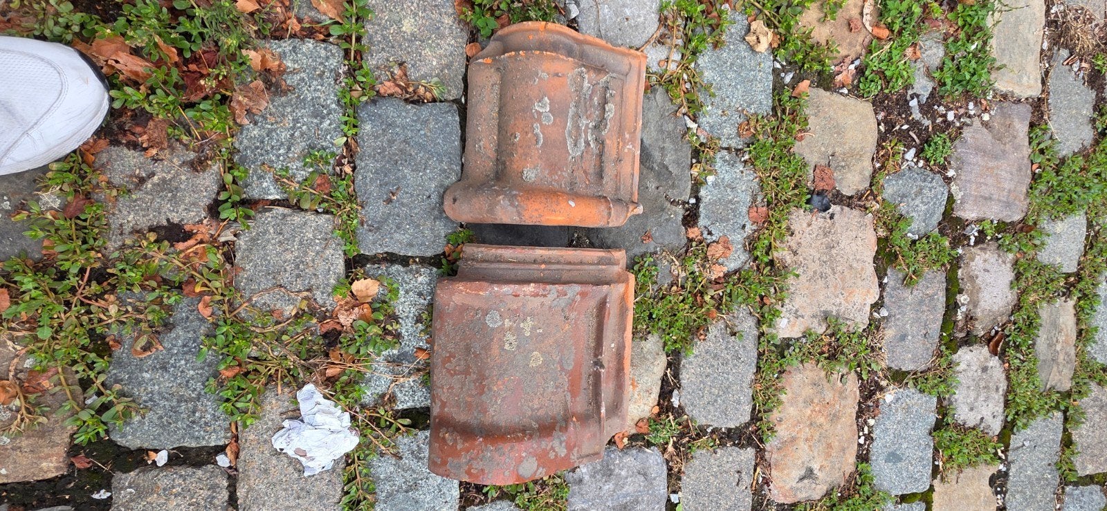 Tuile Menbron pottelberg et hennuyères, Enlèvement, Utilisé, Pierre ou Argile, Tuiles