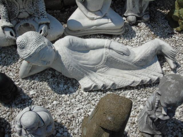 95 Sleeping Stone Buddha verkocht 50 euro!, Tuin en Terras, Tuinbeelden, Zo goed als nieuw, Boeddhabeeld, Steen, Ophalen