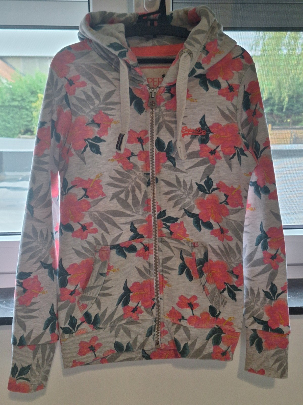 tricot marque SUPERDRY taille xs, Enlèvement
