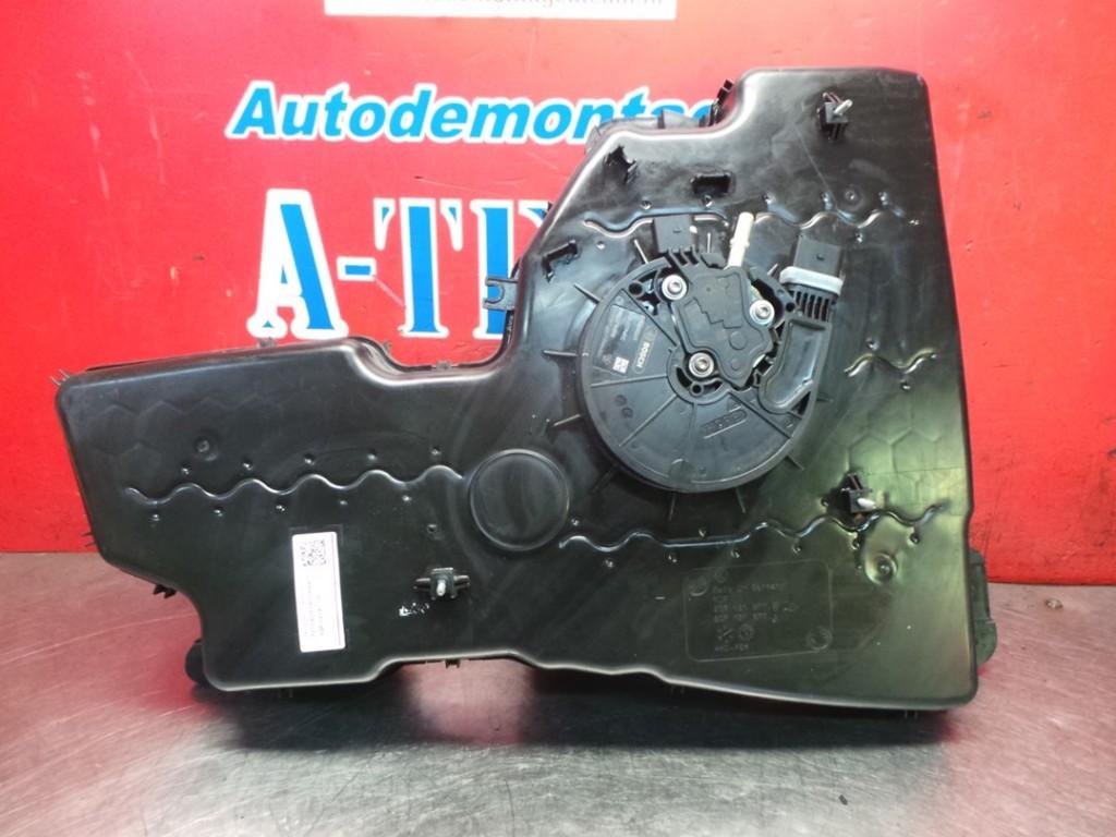 ADBLUE RESERVOIR Volkswagen Tiguan (AD1) (5Q0131969C), Utilisé, Volkswagen