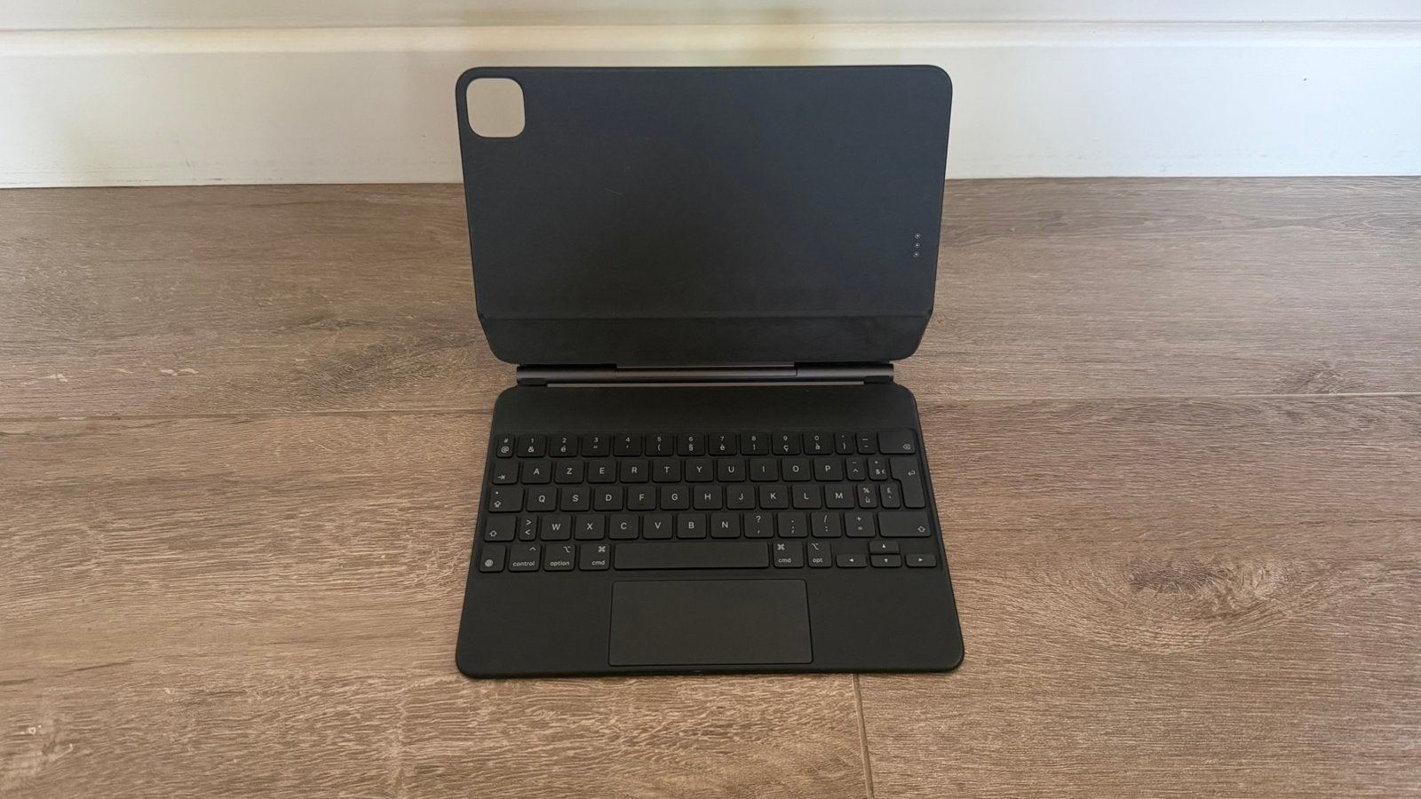 Apple Magic Keyboard iPad Air 11inch (2026/2025/2024) AZERTY, Computers en Software, Tablet-hoezen, Ophalen, Zo goed als nieuw