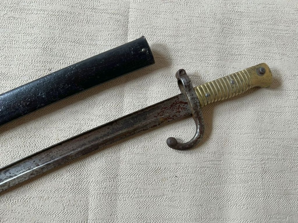 wo1 - Franse M1866 Chassepot bajonet met schede 1873, Verzamelen, Ophalen of Verzenden, Landmacht, Mes of Dolk