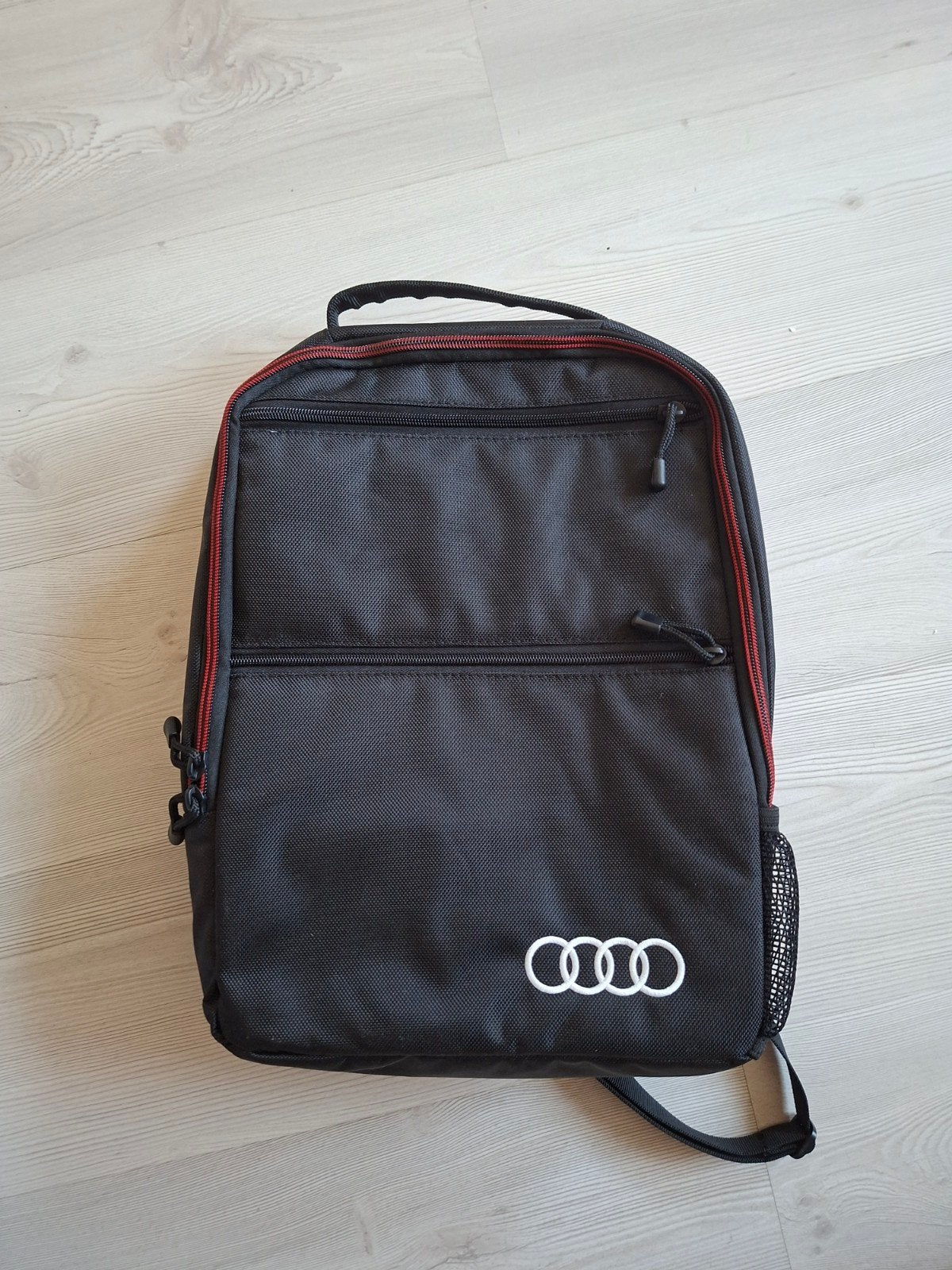 Audi sling bag 20L, Neuf, Autres marques, 25 à 40 cm, 45 à 60 cm