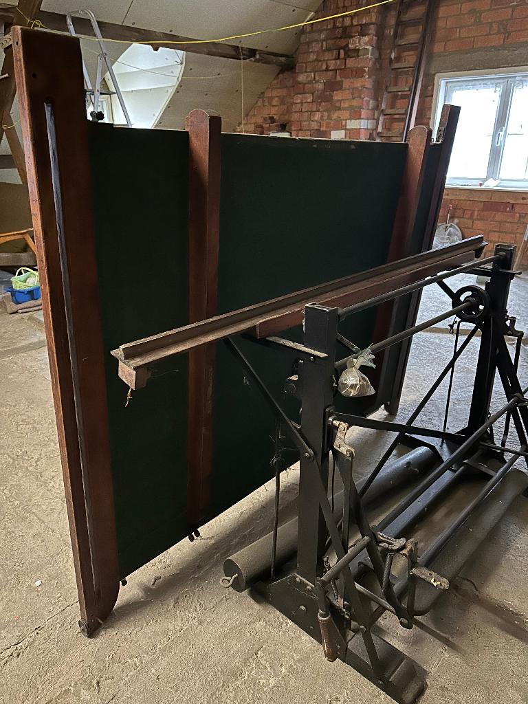 antieke tekentafel met contra gewicht: Marcel Rochet, Ophalen