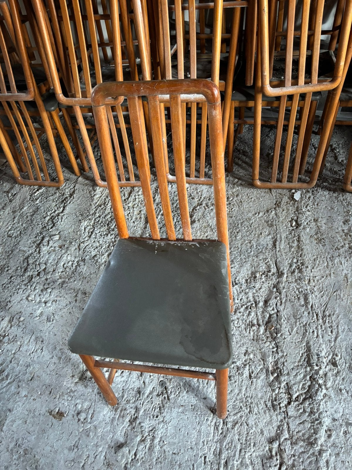 Gratis 22 stoelen, Antiek en Kunst, Ophalen