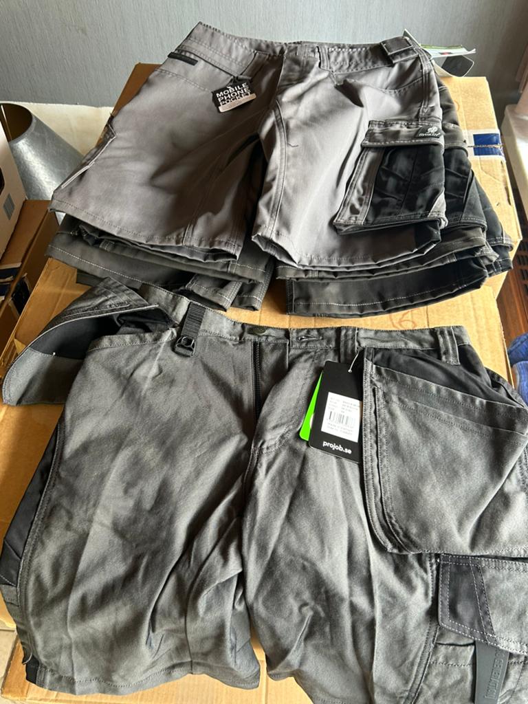 Lot nieuwe kledij (voornamelijk heren), Ophalen, Nieuw