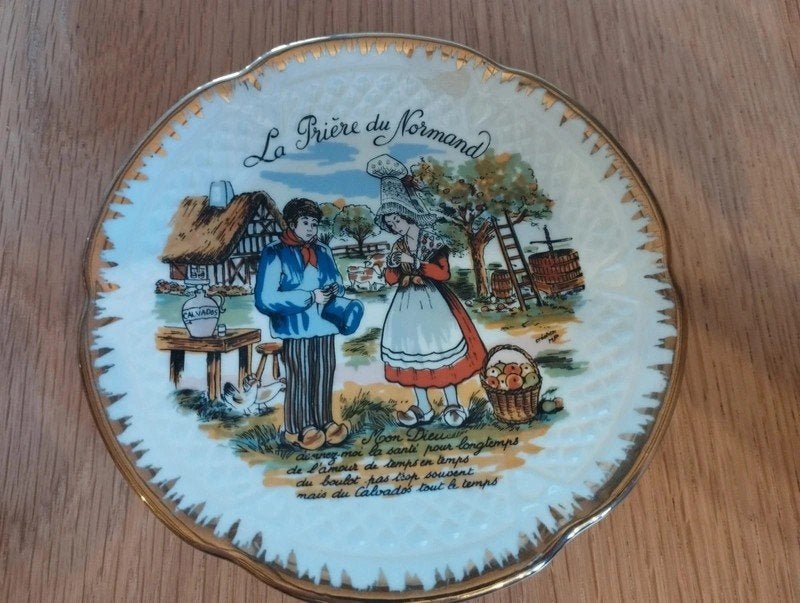 Assiette décorative vintage en porcelaine de France, Enlèvement