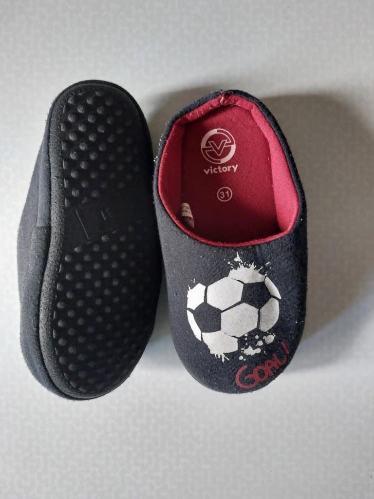 Pantoffel Nieuw Maat 31 voor 2€, Ophalen, Nieuw, Jongen