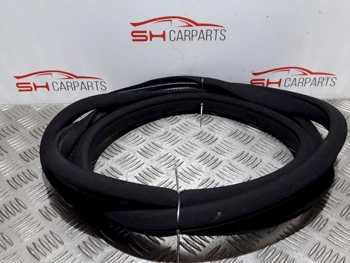 Portierrubber 4Deurs links-voor van een Mercedes C-Klasse, Gebruikt, -, Ophalen of Verzenden, -