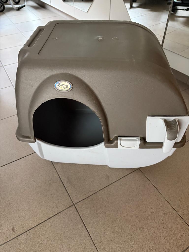 Litière auto-nettoyante Oméga Paw - zelfreinigende kattenbak, Dieren en Toebehoren, Kattenbakken, Gebruikt, Gesloten, Zelfreinigend