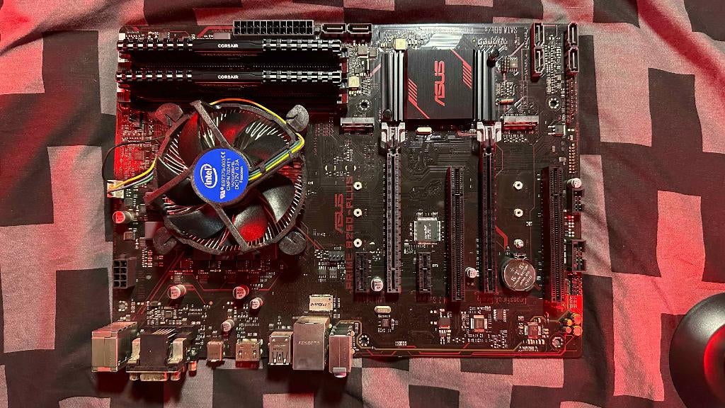 intel i7 7700K met ASUS Prime Moederbord16GB Corsair RAM, Computers en Software, Moederborden, Gebruikt, Intel, DDR4, Ophalen