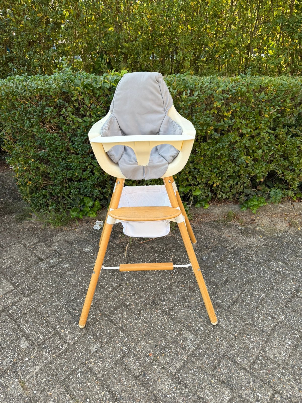 Childwood kinderstoel met houten poten, Ophalen, Gebruikt, Afneembaar eetblad