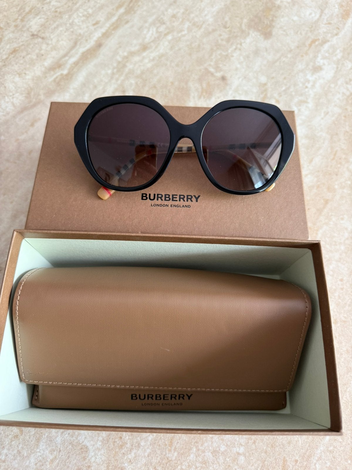 Burberry zonnebril, Ophalen, Zo goed als nieuw, Zonnebril
