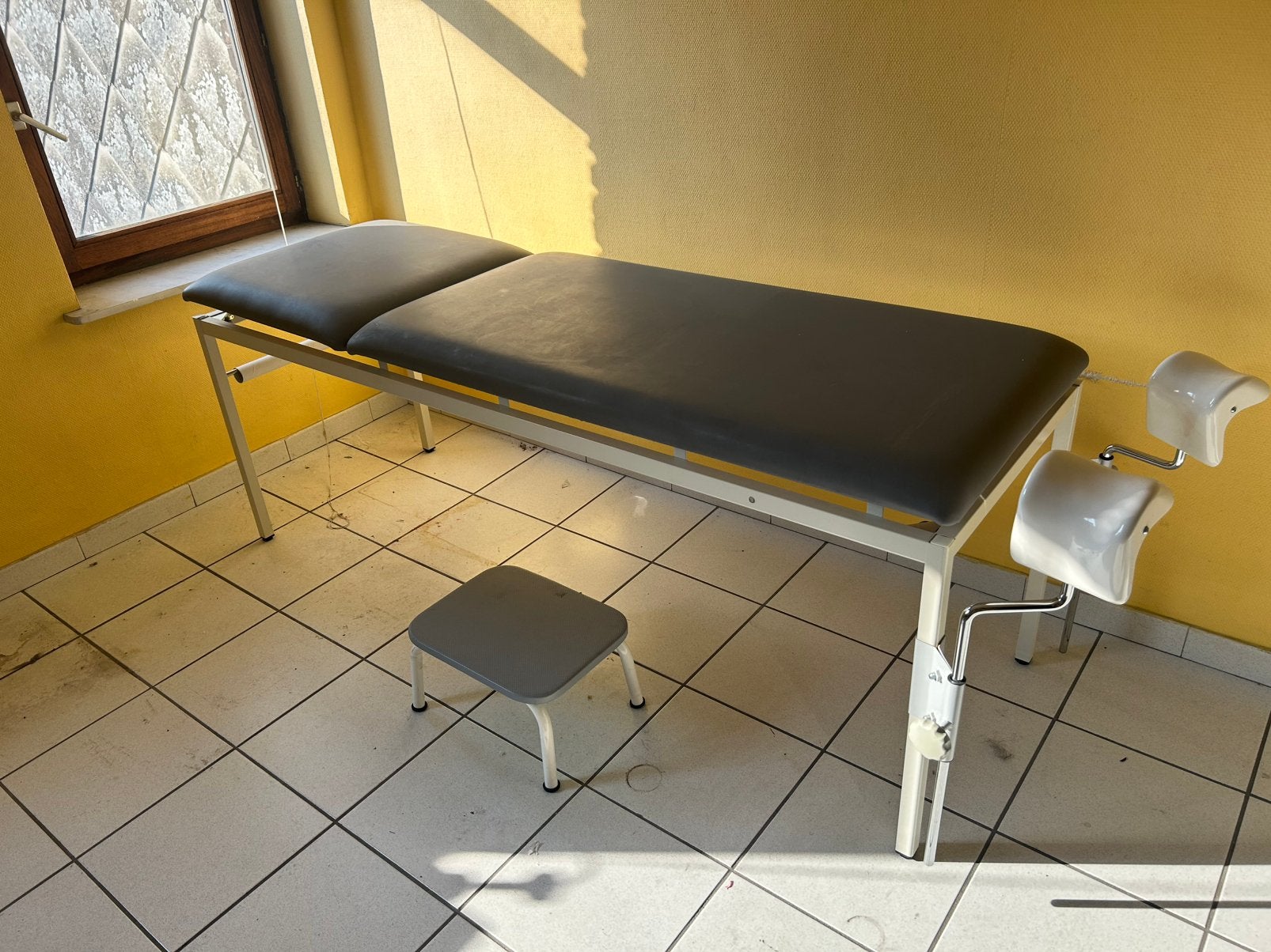 Table de consultation / gynécologie, Sports & Fitness, Produits de massage, Comme neuf, Enlèvement