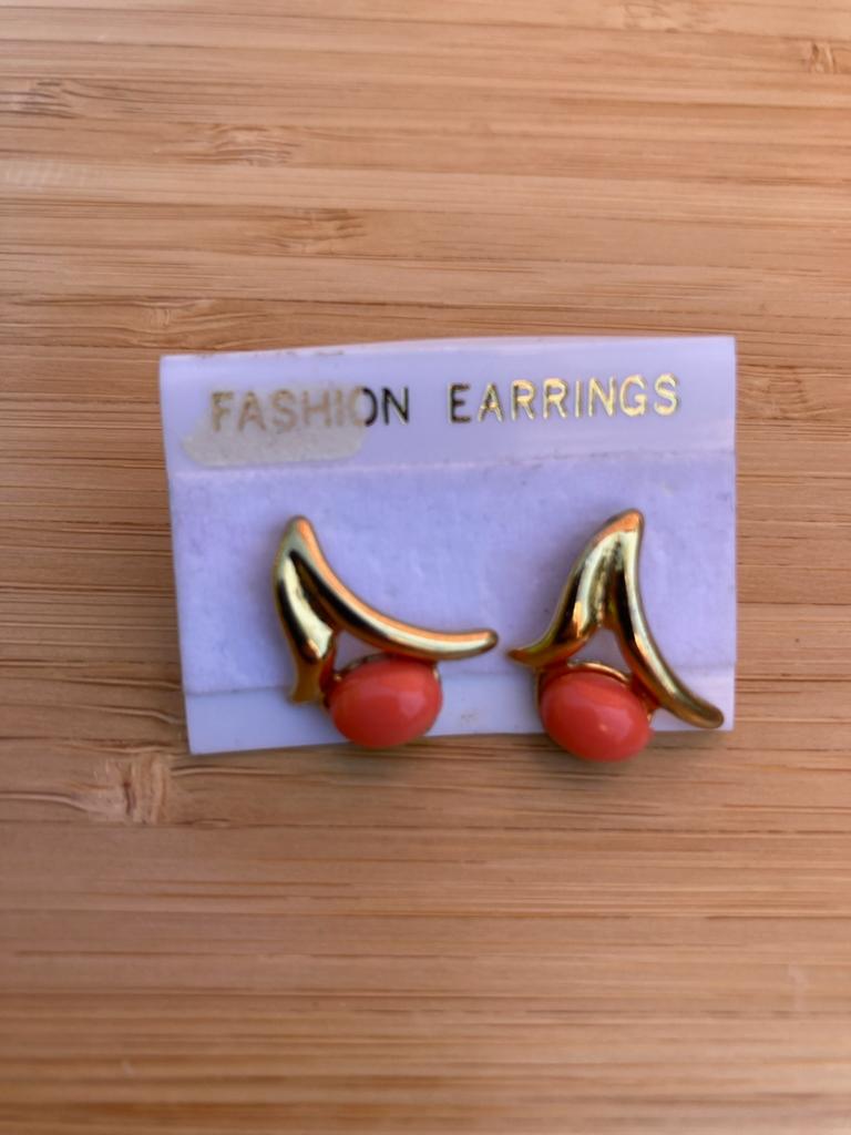 Nieuwe oorbellen goudkleurig met oranje, Handtassen en Accessoires, Oorbellen, Overige materialen, Nieuw, Oranje, Ophalen of Verzenden