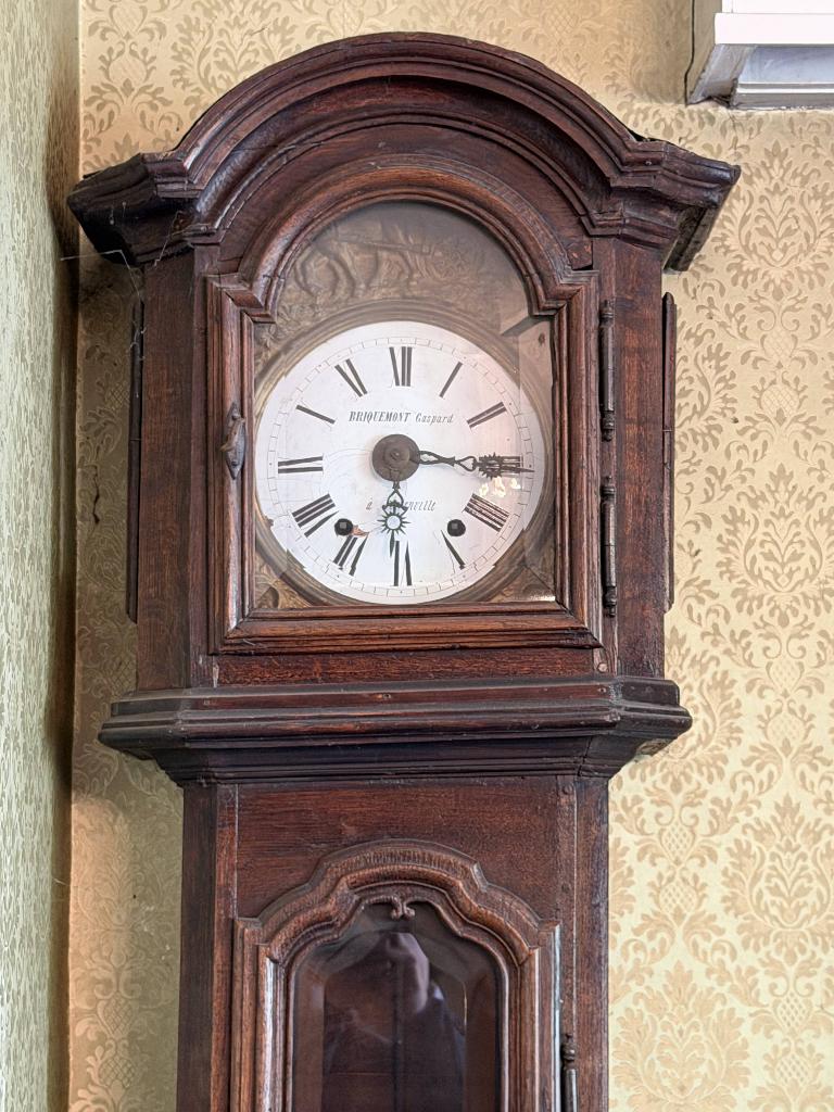 Horloge de parquet ancienne en chêne – BRIQUEMONT Gaspard, Enlèvement
