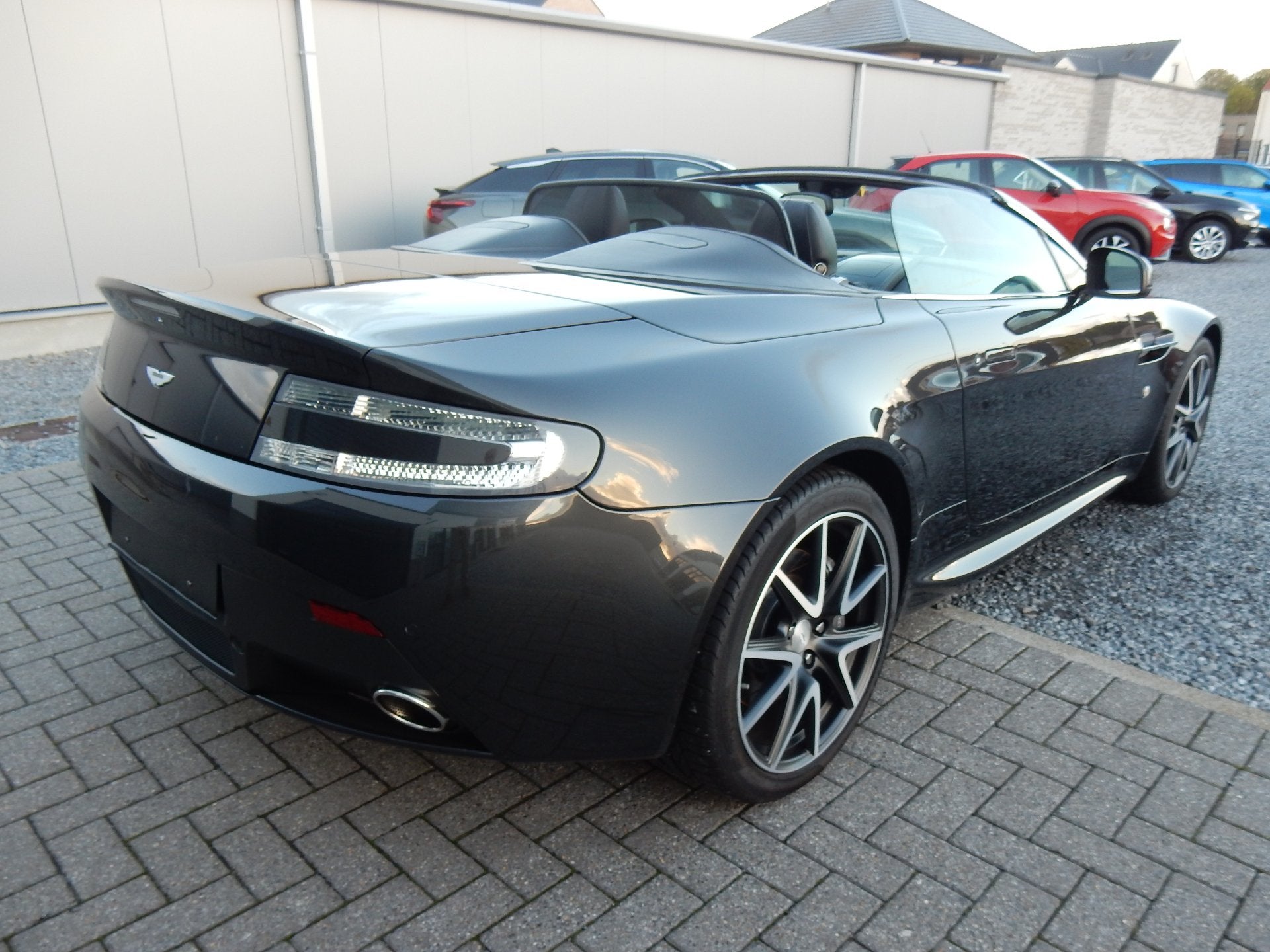 Aston Martin V8 Vantage Roadster 425pk sportshift 2 ! 56000k, Auto's, Automaat, Euro 5, Gebruikt, Zwart
