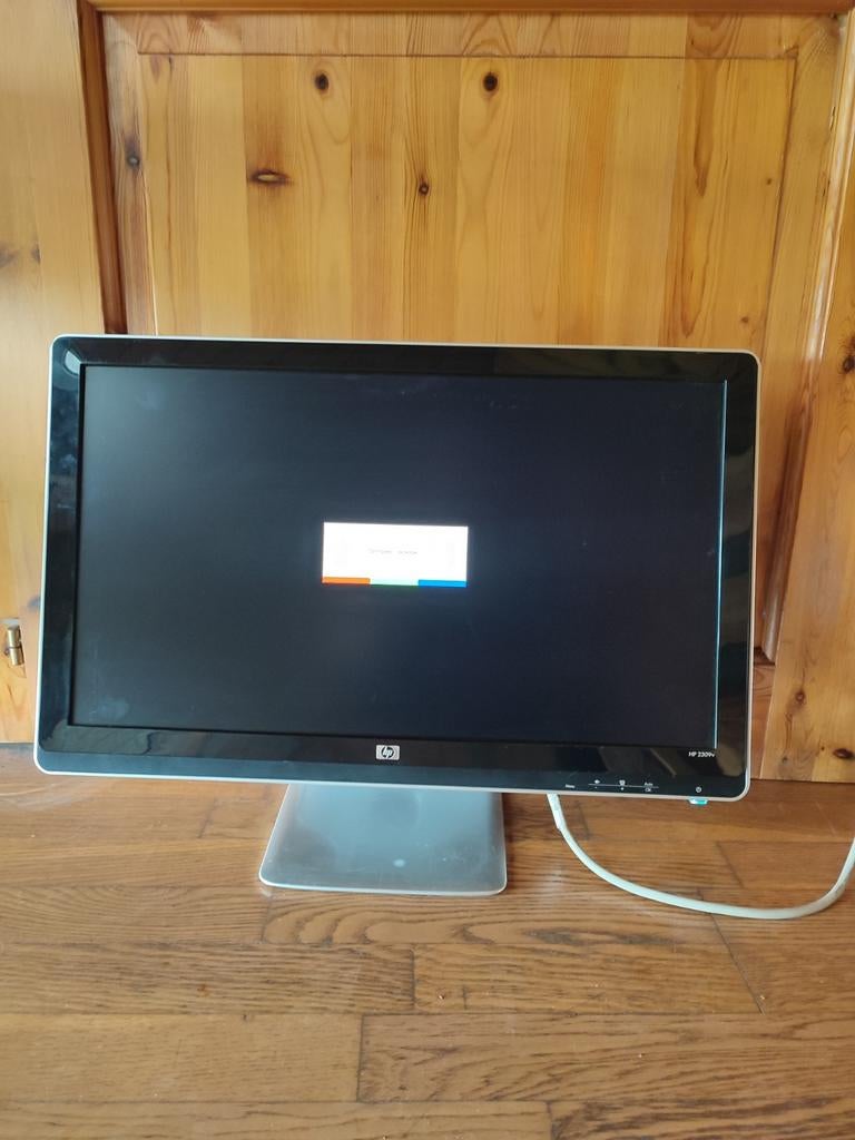 Hp professioneel pc scherm 24 inch, Computers en Software, Ophalen, HD, VGA, Ingebouwde speakers