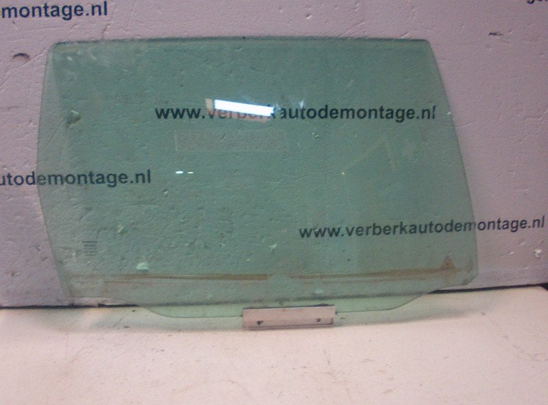 VITRE ARRIERE DROITE Volvo XC70 (SZ) (01-2000/08-2007), Info@volvocars.com, Volvo Car Germany GmbH, Siegburger Straße 229
50679  Köln, DE