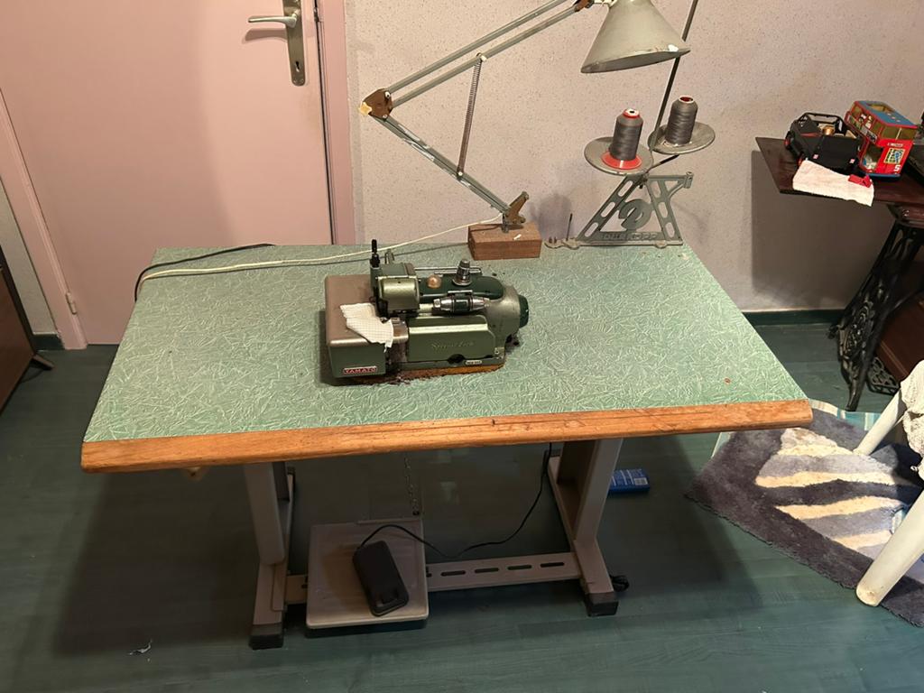 Oude overloop machine, Antiek en Kunst, Antiek | Naaimachines, Ophalen
