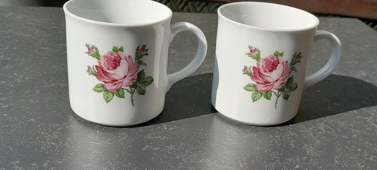 2 prachtige porseleinen mokken met rozen, Antiek en Kunst, Verzenden