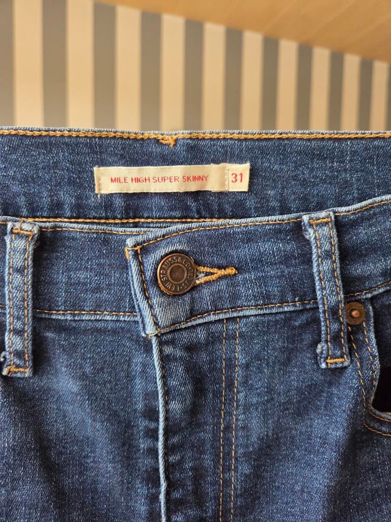 Nieuwe Levi's broek, niet gedragen., Kleding | Dames, Ophalen of Verzenden