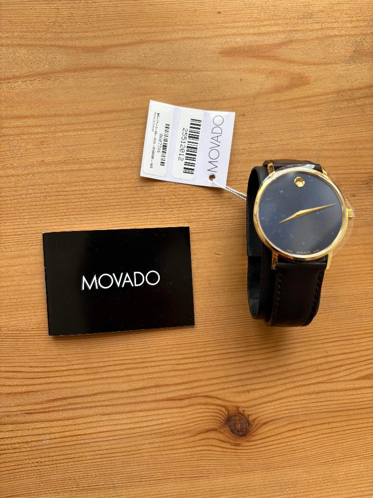 Montre Movado Museum Classic neuve – 0607316, Handtassen en Accessoires, Horloges | Heren, Leer, Polshorloge, Nieuw, Goud
