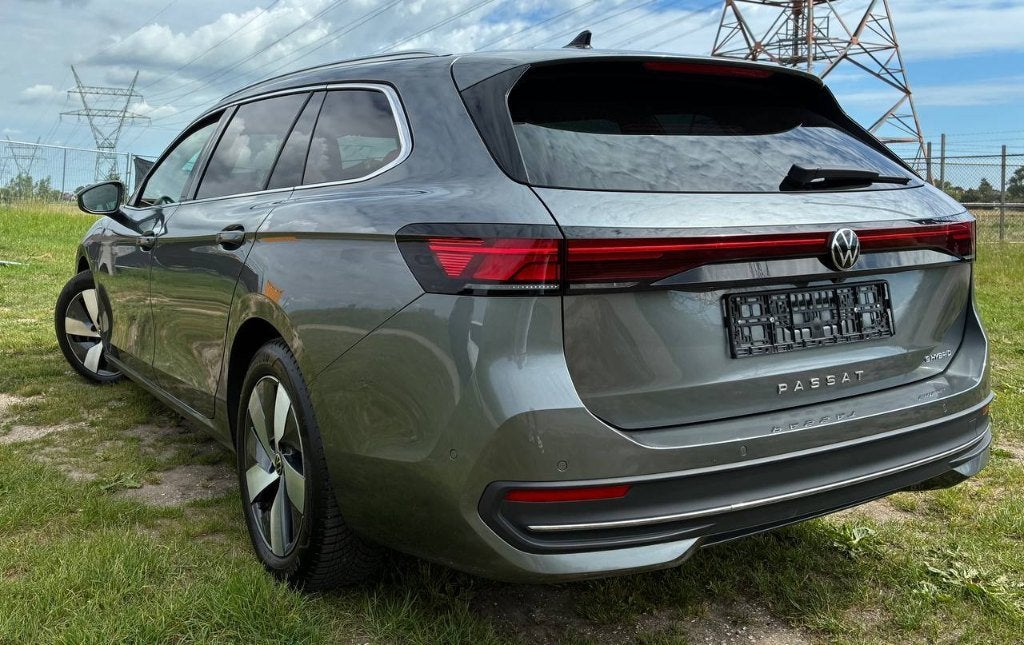 Volkswagen Passat Variante 1.5 eHybrid 165 KW Massage 2025, Argent ou Gris, Achat, Euro 6, Entretenue par le concessionnaire
