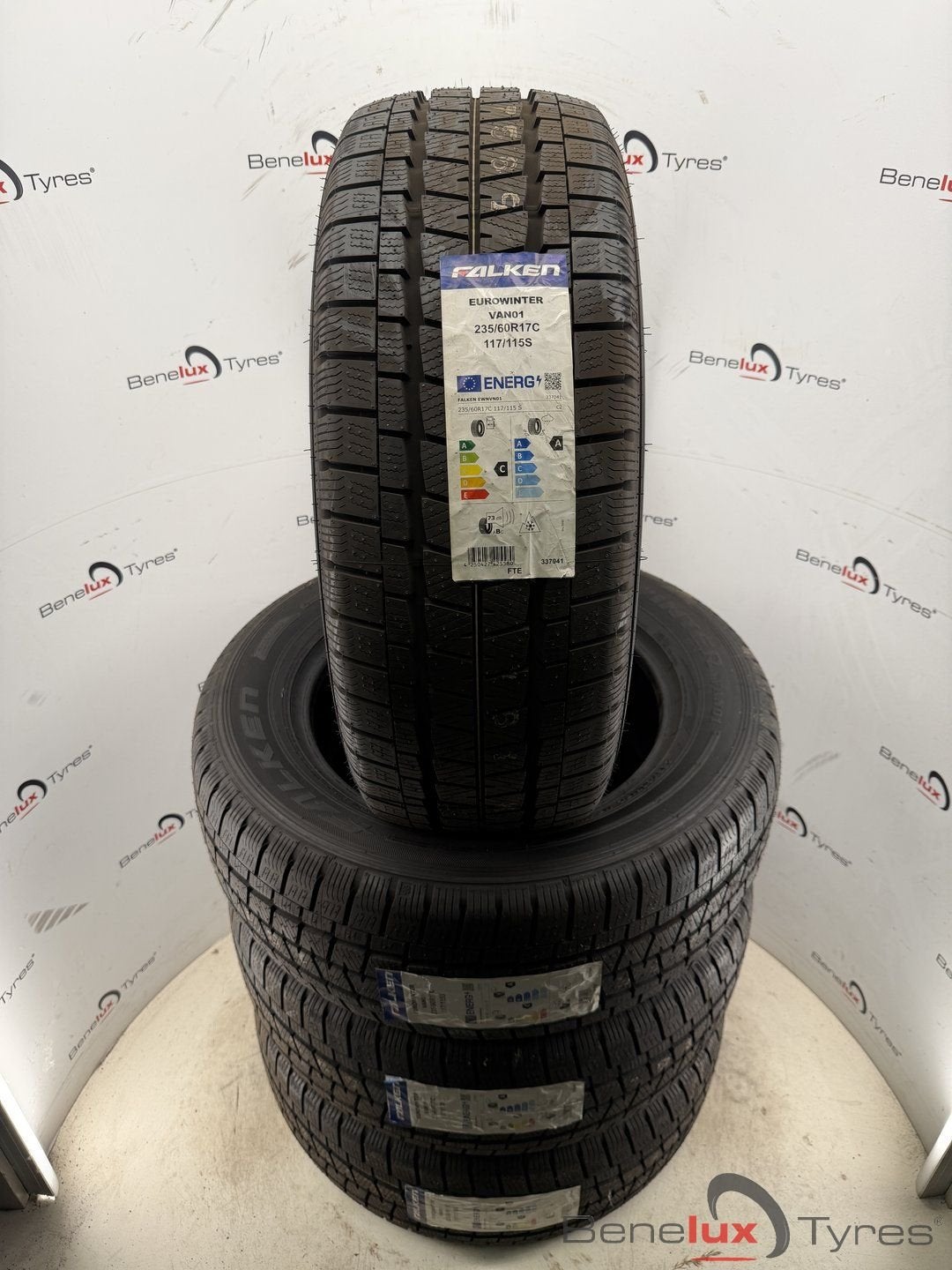 snow 235/60R17c 235/60R17 235/60 R17c R17 235/60/17 2356017, Auto-onderdelen, Banden en Velgen, Ophalen, Bestelwagen, -, -