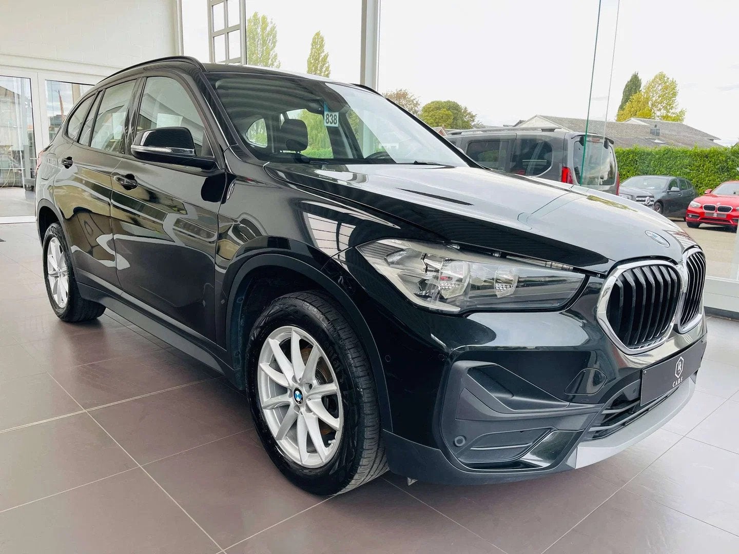BMW X1 1.5 dA * GARANTIE + GPS PRO + AIRCO * (bj 2022), Auto's, Stof, Gebruikt, Euro 6, Zwart