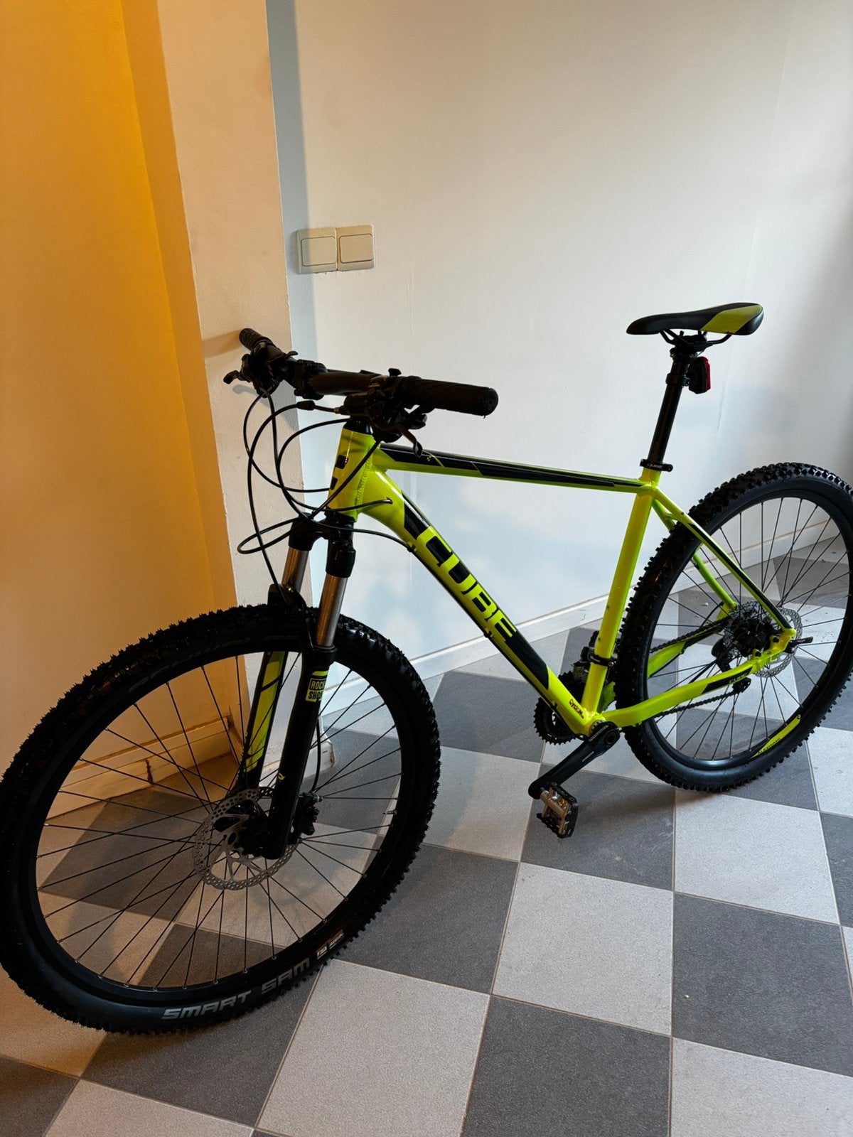 Nette Cube Mountainbike “29 in high-visibility yellow, Fietsen en Brommers, Fietsen | Mountainbikes en ATB, Zo goed als nieuw