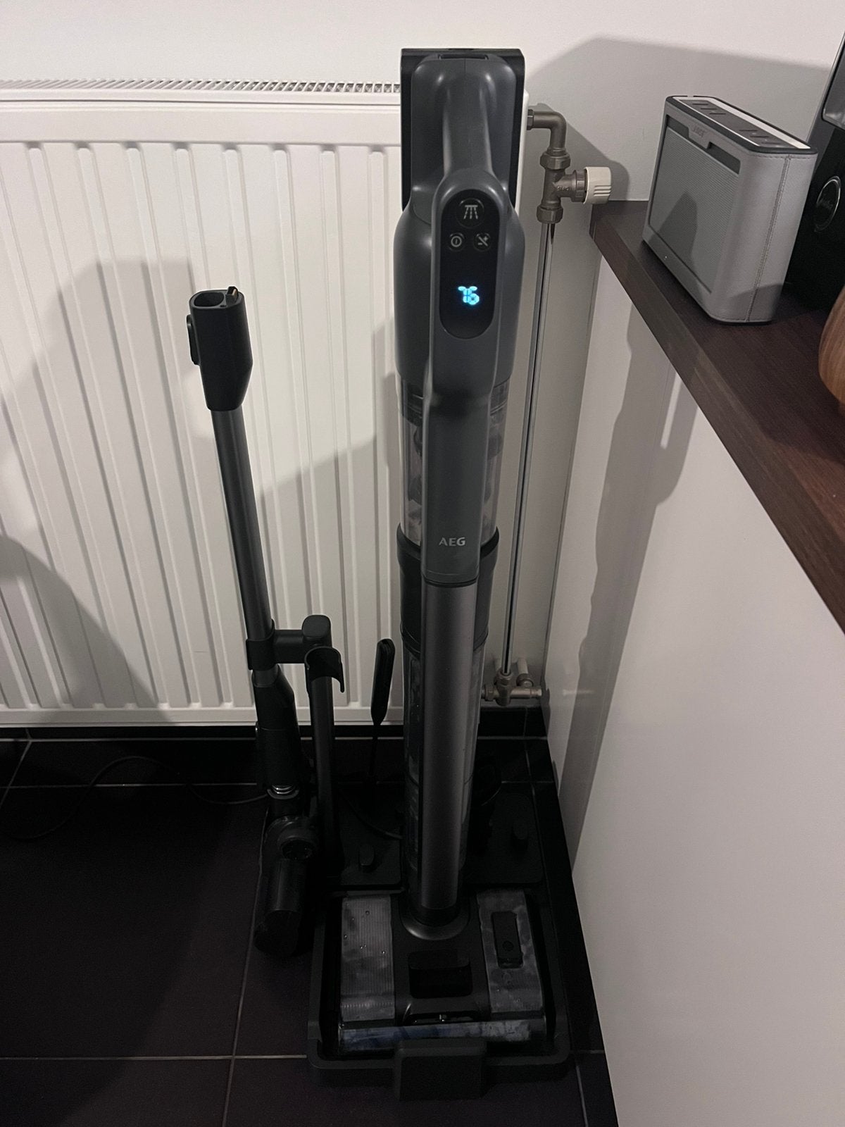 AEG 8000 Wet & Dry – zo goed als nieuw, Electroménager, Enlèvement ou Envoi, Convient aux sols durs, Réservoir, Aspirateur balai