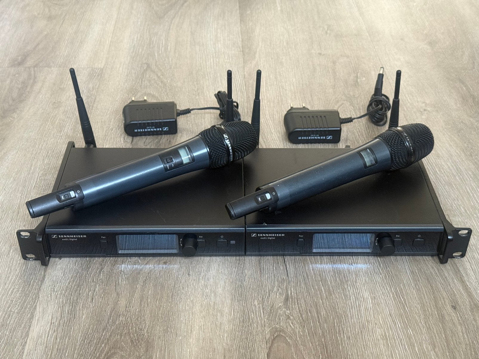 2 appareils portables sans fil Sennheiser EW D1-935 (2,4 GHz, Envoi, Comme neuf, Micro chant, Sans fil