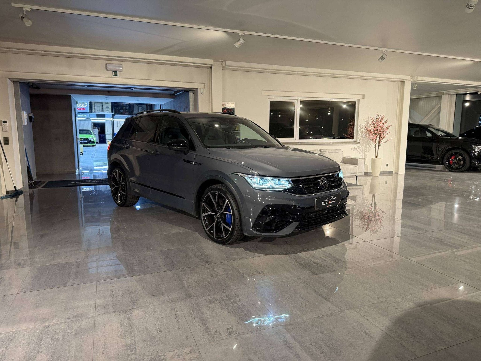 Volkswagen Tiguan R 320PK 4 MOTION DSG * PANO * 21" * SCHAAL, Argent ou Gris, Euro 6, Noir, 5 portes
