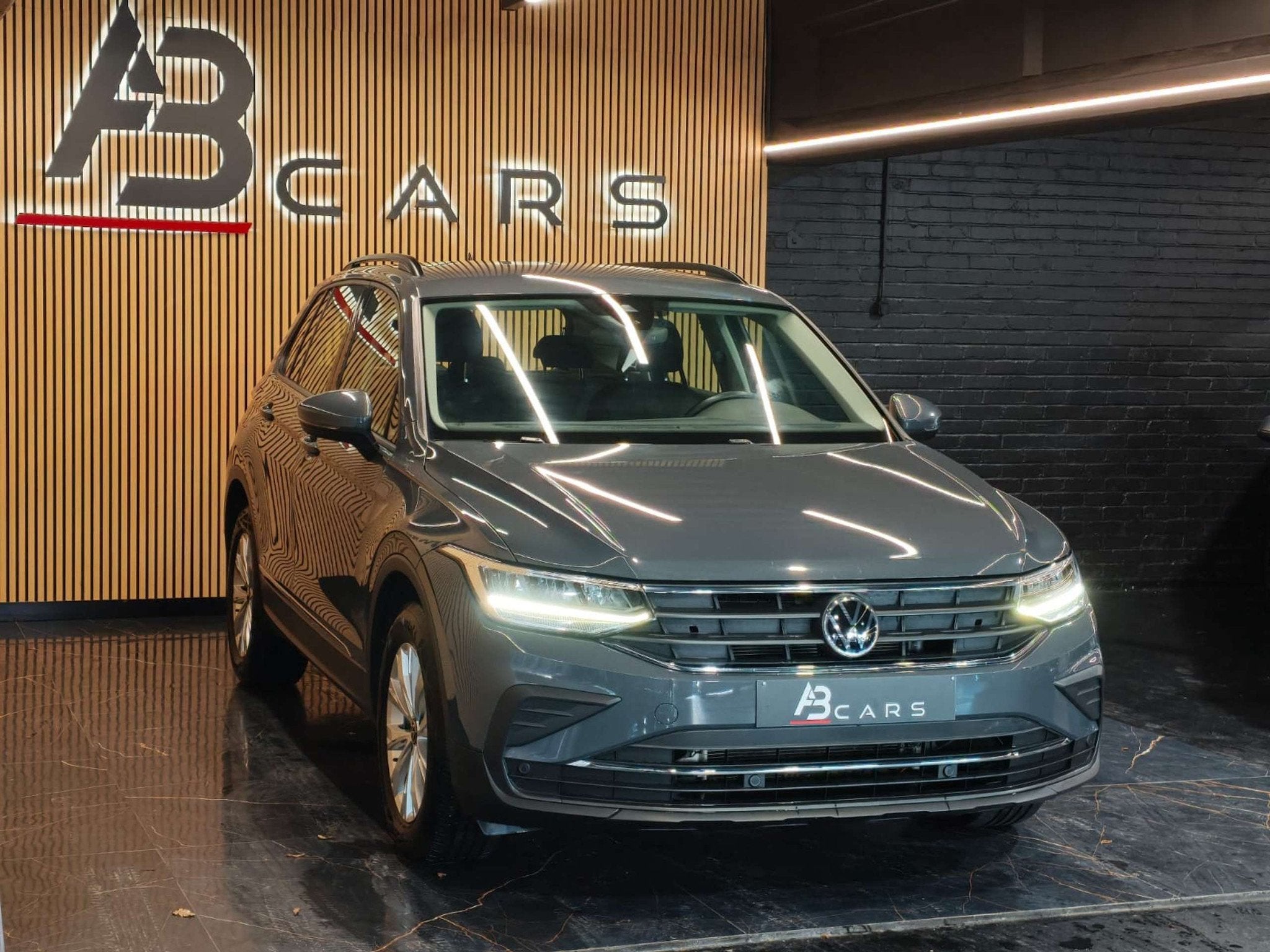 Volkswagen Tiguan 1.5 TSI * GARANTIE 12 MOIS *, Autos, Volkswagen, Argent ou Gris, Achat, Euro 6, Entreprise