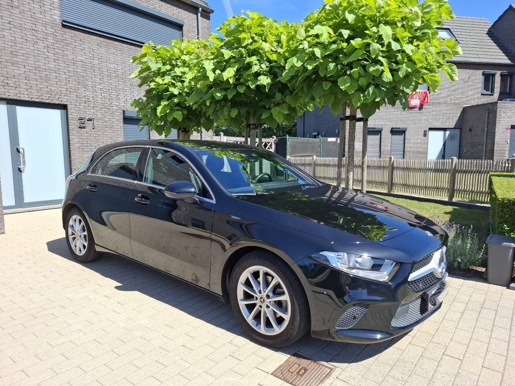 Mercedes A180 2020 met slechts 27000 km, Leder en Stof, Zwart, 5 deurs, Particulier