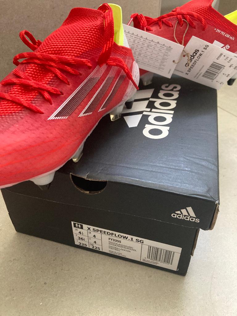 Voetbal schoenen, Sport en Fitness, Voetbal, Ophalen, Nieuw, Schoenen