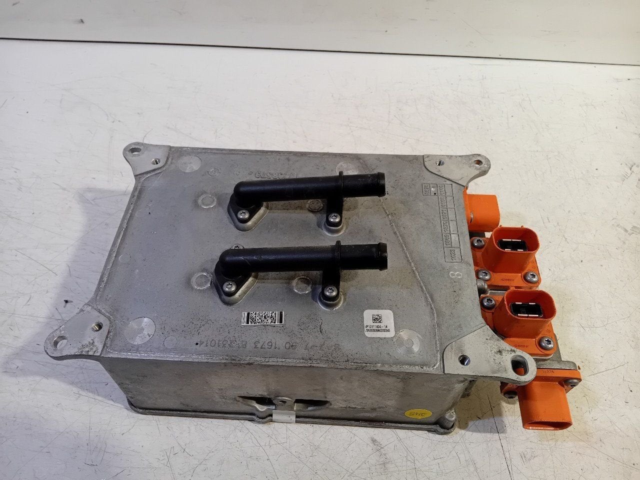 Acculader Volkswagen Golf, Onderdelen@venauto.nl, Van der Ven Autorecycling B.V., Gebruikt, Ettenseweg 76, 4706 PB Roosendaal, The Netherlands
