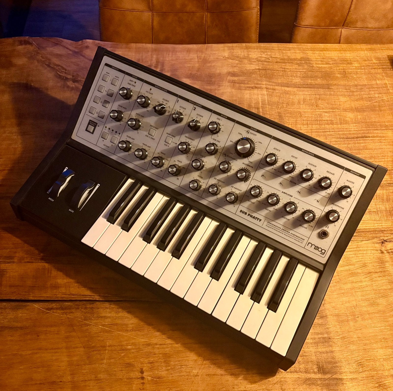 Moog Sub Phatty analoog (2018) – Absolute nieuwstaat, Muziek en Instrumenten, Ophalen, Zo goed als nieuw, Met midi-aansluiting