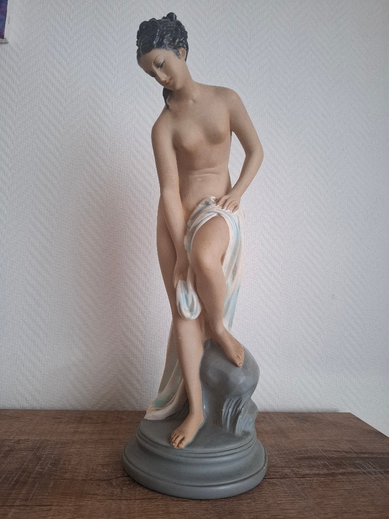Vintage kalk/gipsen naaktsculptuur gesigneerd B.B alcrain, Antiek en Kunst, Ophalen, Art deco, Beeld