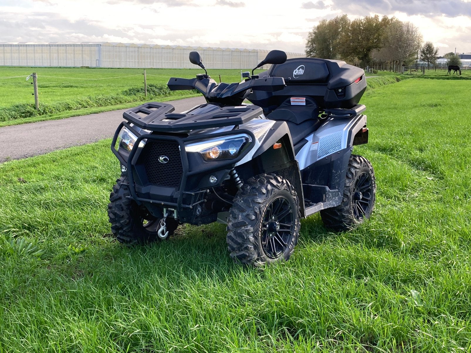 Kymco mxu 700, Motoren, 700 cc