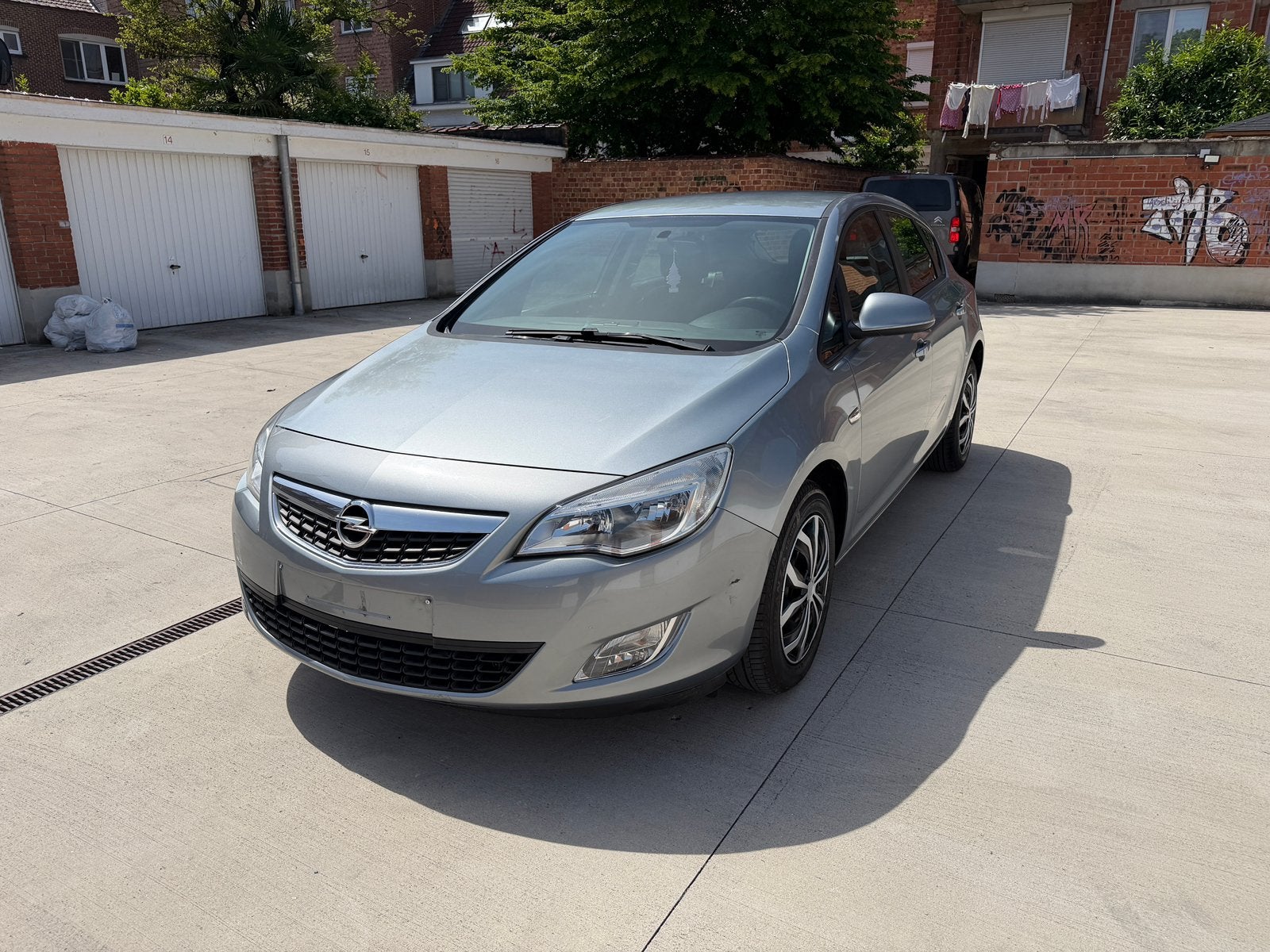 Opel Astra AUTOMATIQUE 2011 1.6 essence 84000km AC, Auto's, Automaat, Euro 5, 5 deurs, Particulier